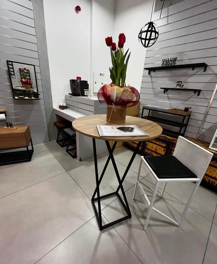 Mesa de acero y madera Caupona, mueble de acero fabricado en Apodaca